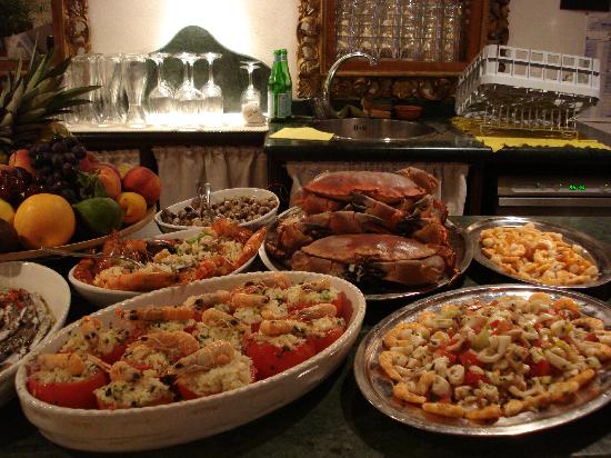 Celebrate New Year S Eve In Venice Eat Your Way Through The New Year At A Venetian Restaurant Is More Indulging To Enjoy Venice S Fine Dining And Wines In Intimate Setting